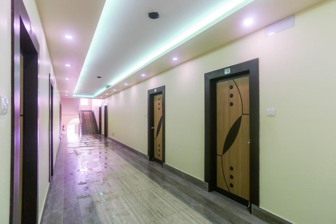 Oyo 60771 New Puri Hotel Exterior photo